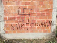 Smrt ciganima - Natpis